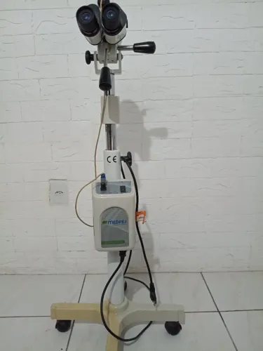Colposcopio binocular Modelo PE 7000 FRL