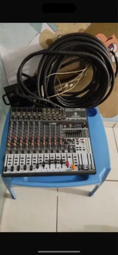 Mesa de som e medusa
