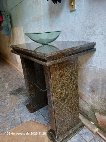 Vendo pia de banheiro toda de mármore