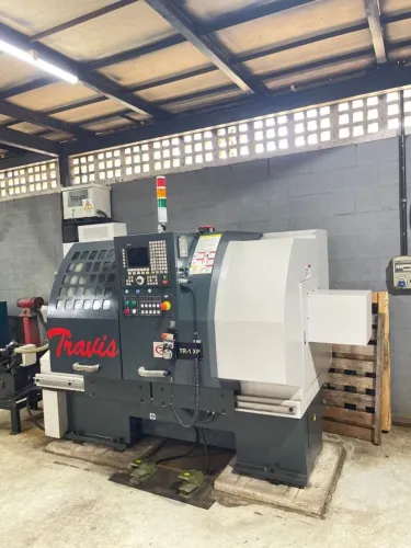Torno CNC de bancada paralela, Novo, Marca Travis, Modelo TR-1 XP