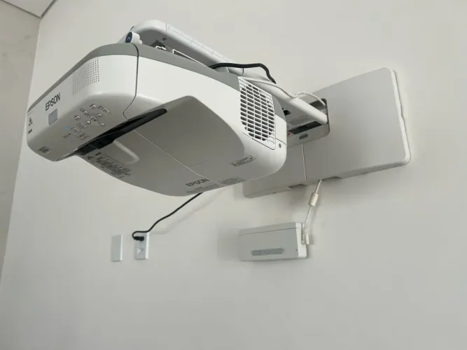 Projetor touch interativo imagem gigante