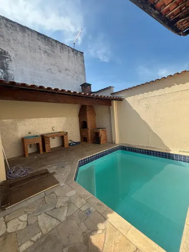 Imóvel para aluguel possui 150 metros quadrados com 2 quartos