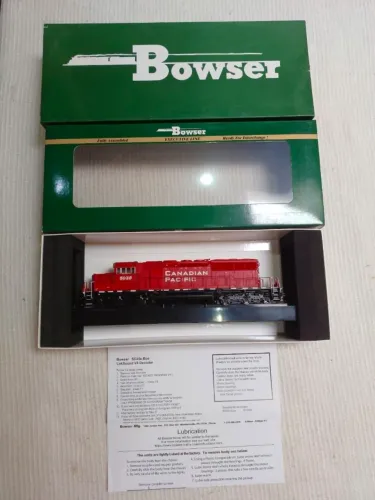 Locomotiva Bowser SD30 ECO, NOVA, com DCC de fábrica, SOM,  LUZ E MOVIMENTO escala HO. 