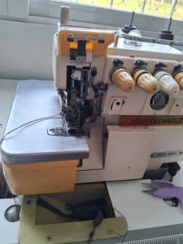 Máquina de costura overlock ponto cadeia