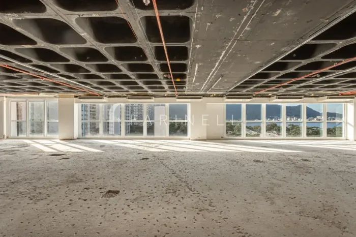 Sala comercial para locação em fase de acabamento dentro do Shopping Leblon.