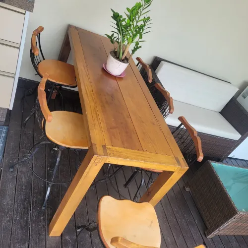 Vendo mesa com seis cadeiras