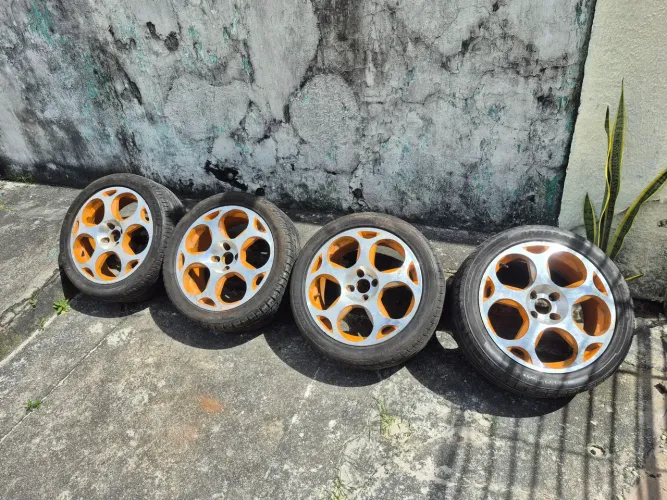 Aros 17 com pneus 4x100