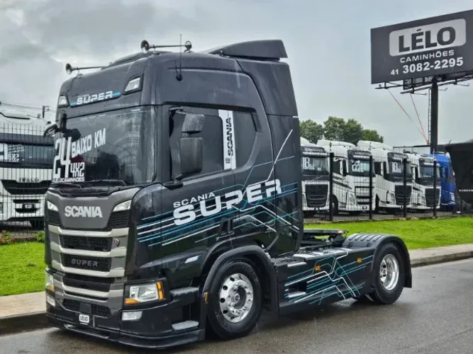 Scania R460 SUPER Ano 24 Tração 4x2 Geladeira Ar Digital Roda de Alumínio Pneus novos