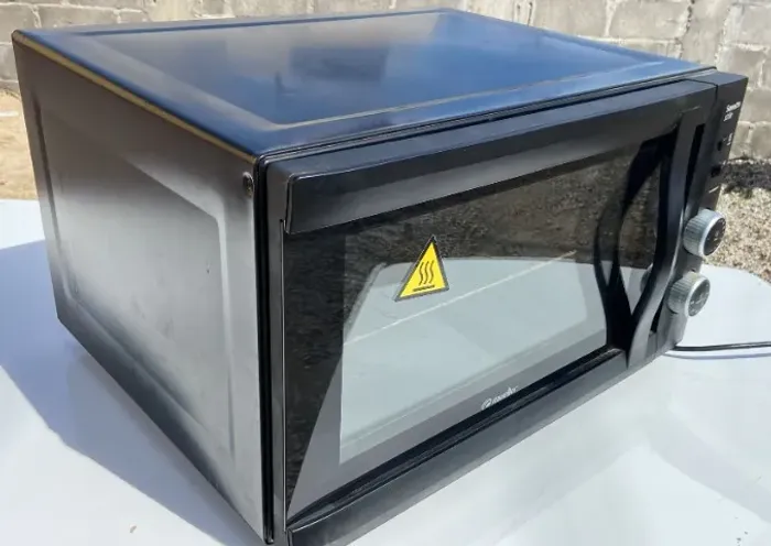 Forno elétrico mueller, preto, em bom estado.