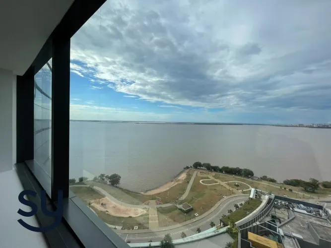 Sala no Pontal Office com vista para o Guaíba