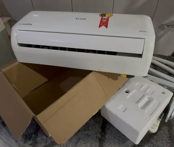 Ar-condicionado Split Inverter 9.000 BTUs - 220V 