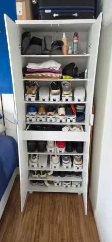Sapateira com porta espelhada
