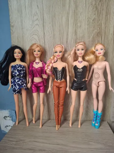 Lote de barbies genéricas 
