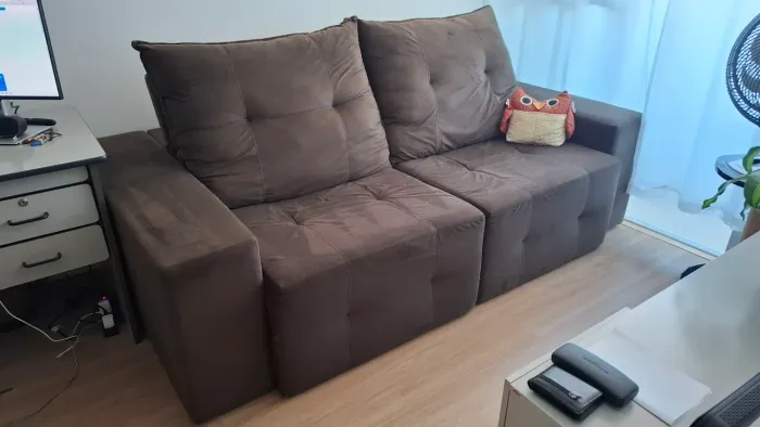 Sofá Retrátil e Reclinável 2 Lugares em Suede - Muito Conservado