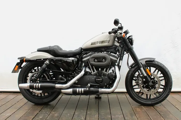 HARLEY-DAVIDSON SPORTSTER ROADSTER