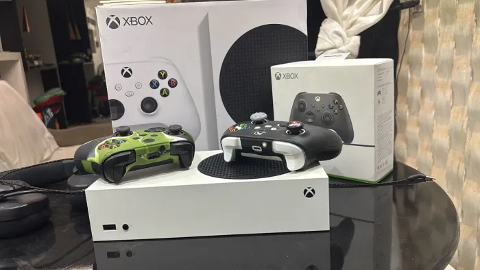 Xbox Serie S 512GB acompanha 2 controles