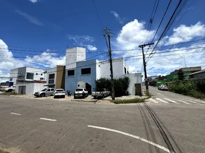 Prédio Comercial de Esquina no Bosque - Estrutura Pronta para Clínicas na Hugo Carneiro