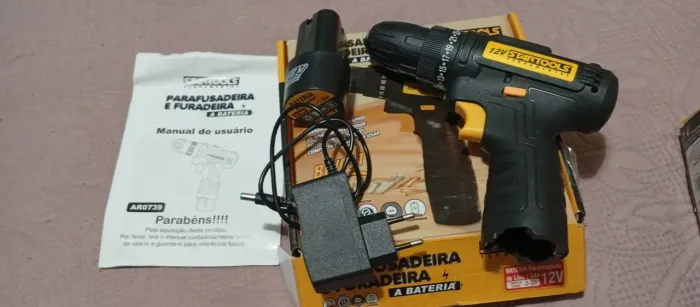 Vendo essa furadeira e parafusadeira zerada na caixa