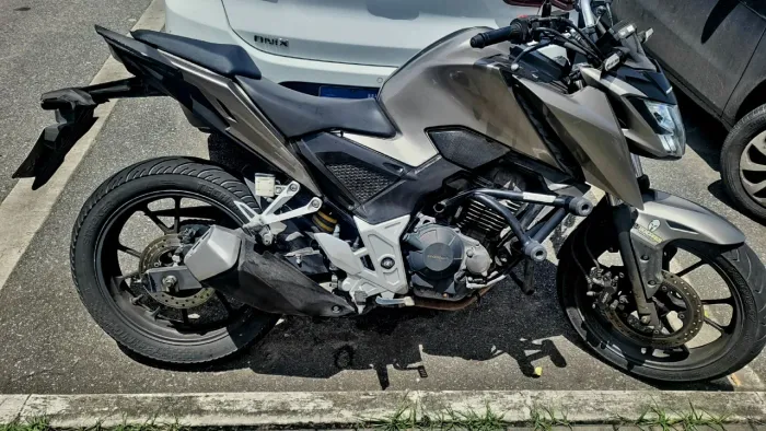 Honda CB300F Twister 2023 - 32k km - Com Protetor de Carenagem