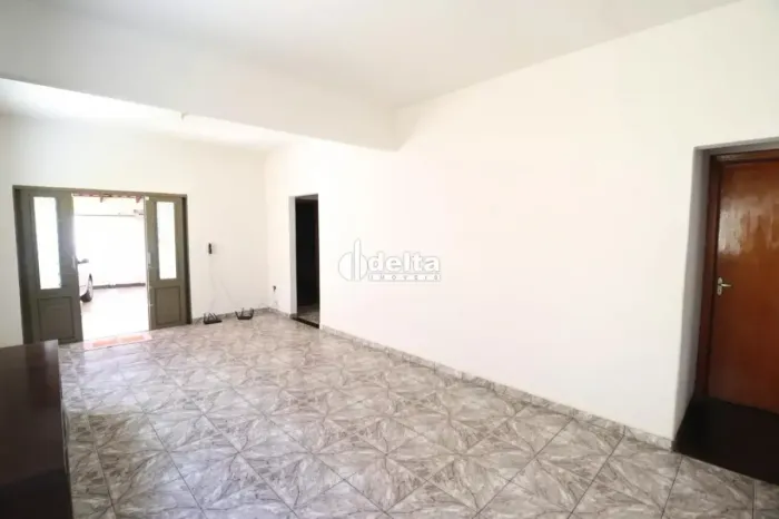 Casa disponível para locação e venda no bairro Bom Jesus em Uberlândia MG
