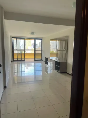 Alugo apto no coracao de manaira, com 4 quartos, sendo 2 suítes.