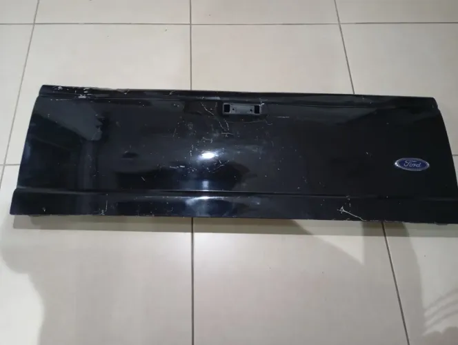 Tampa traseira ranger 97 com detalhes