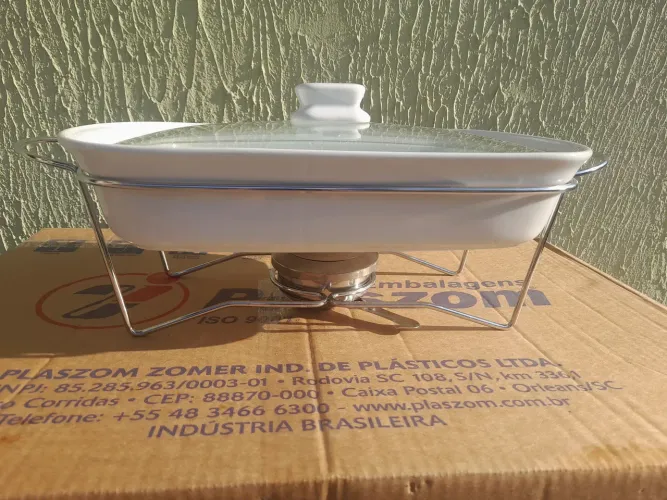 Travessa de porcelana. Pode usar no micro-ondas.