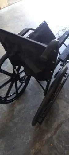 Cadeira de rodas e cadeira de banho