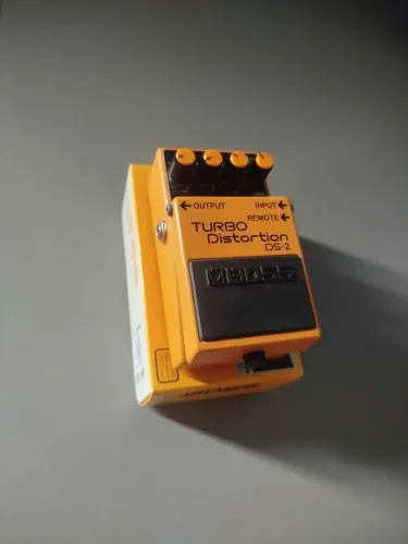 Pedal Boss DS-2 Turbo Distortion - Timbre clássico do rock!