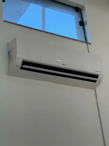 Ar-Condicionado LG Dual Inverter 18.000 BTUs Quente/Frio - 220V