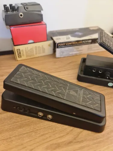 Pedal Wah Hellbabay berhinger BH1