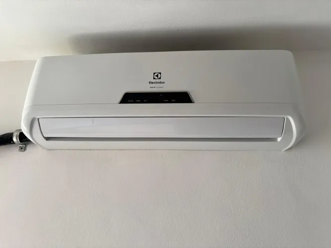 Ar Condicionado Split Electrolux EcoTurbo 9.000 BTUs Frio 220V - Modelo VE09F