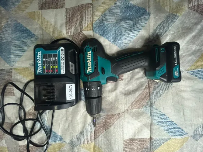Furadeira/Parafusadeira Makita 12V