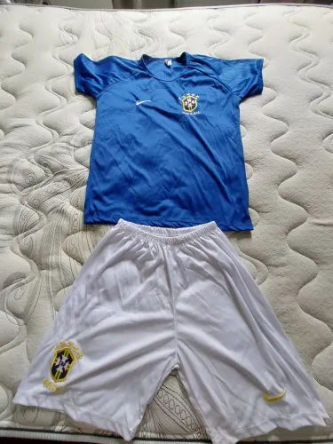 Conjunto camiseta e shortes do Brasil