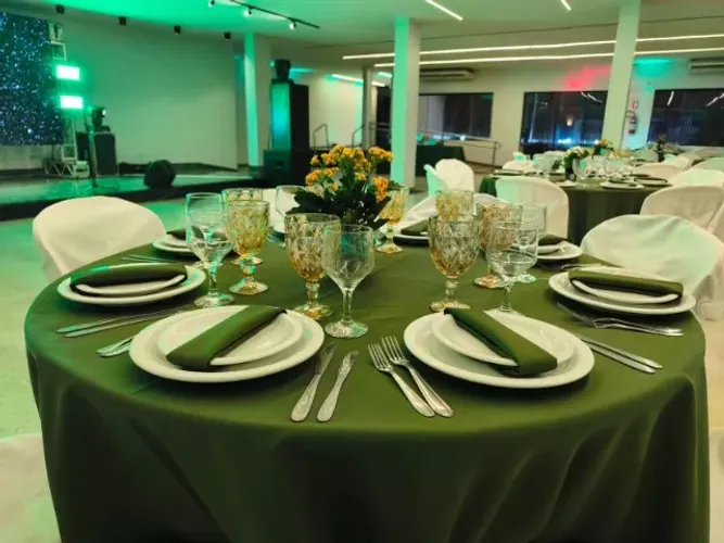 Locação de mesas, cadeiras e utensílios + buffet completo em Goiânia