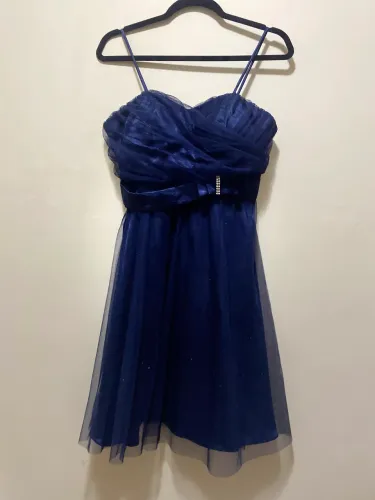 Alugo vestidos de festa
