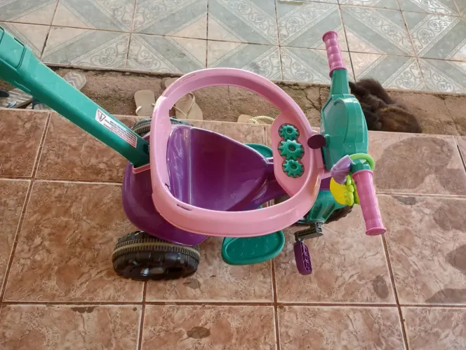 Triciclo menina 