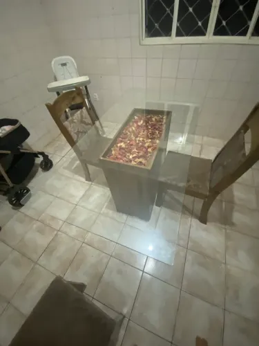 Vendo mesa de jantar de vidro