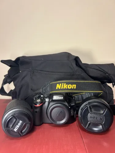 Nikon D5 100 + lente 55/200 + lente 18/105 + 3 baterias + 1 cartão de memória e bolsa