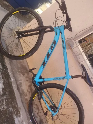 Vende-se bicicleta semi nova
