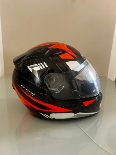 Capacete moto