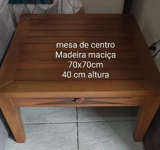 Mesa de Centro de Madeira Maciça