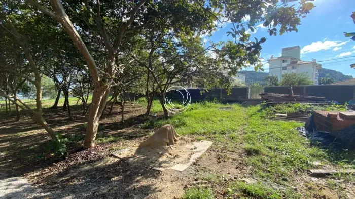 Terreno de 1890m² no bairro Areias