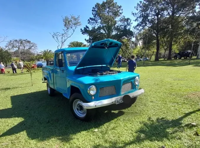 Ford F-75 4X4 2.3 1974