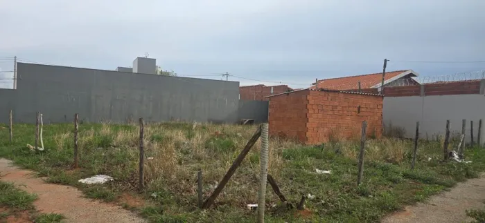 Terreno à venda no bairro Mansour em Uberlândia