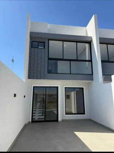 Casa Duplex à Venda - Felicia