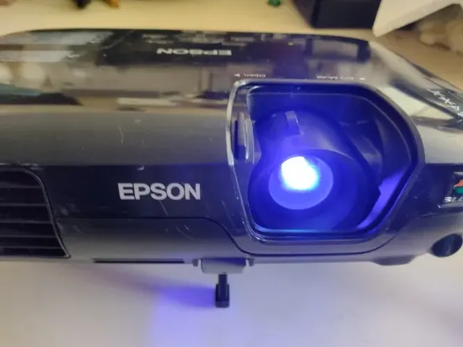 Projetor Epson Powerlite S8 H309A-2600 Lumens-novissímo