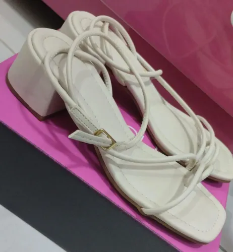 Rasteirinha offwhite n?38<br>Usada<br>R$40,00