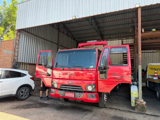 Cargo 816 caminhão guincho com asa