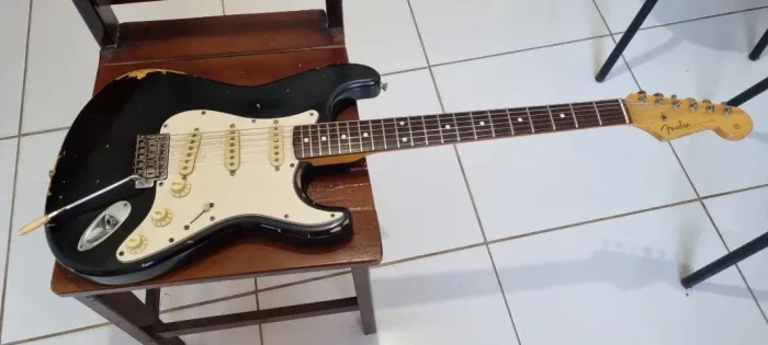 Guitarra Fender Japan 98 com eletrica Roslen e set de captadores Fender Pure Vintage 57/62